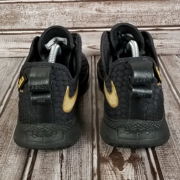 NIKE LeBron Witness III Black/Gold Men\'s 7.5 Shoes